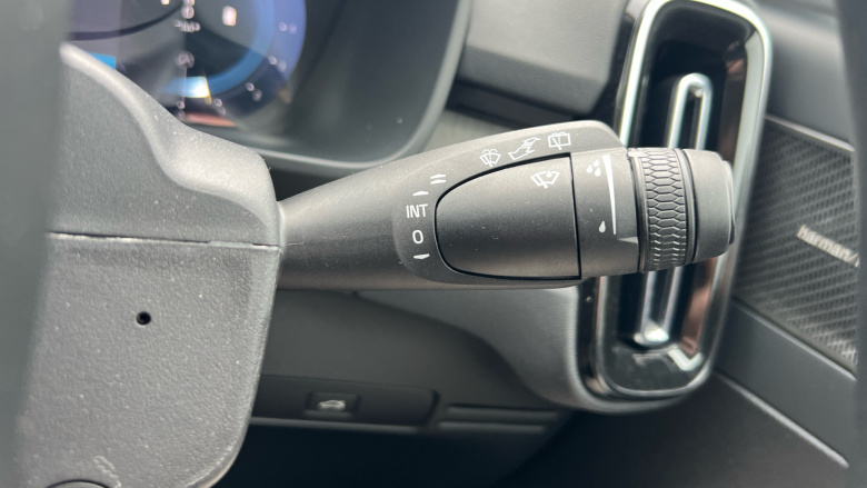 Volvo XC40 2.0 B3P Ultra Dark 5dr Auto Petrol Estate